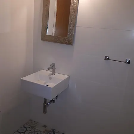 Дом отдыха Yialos Village House Менеоу
